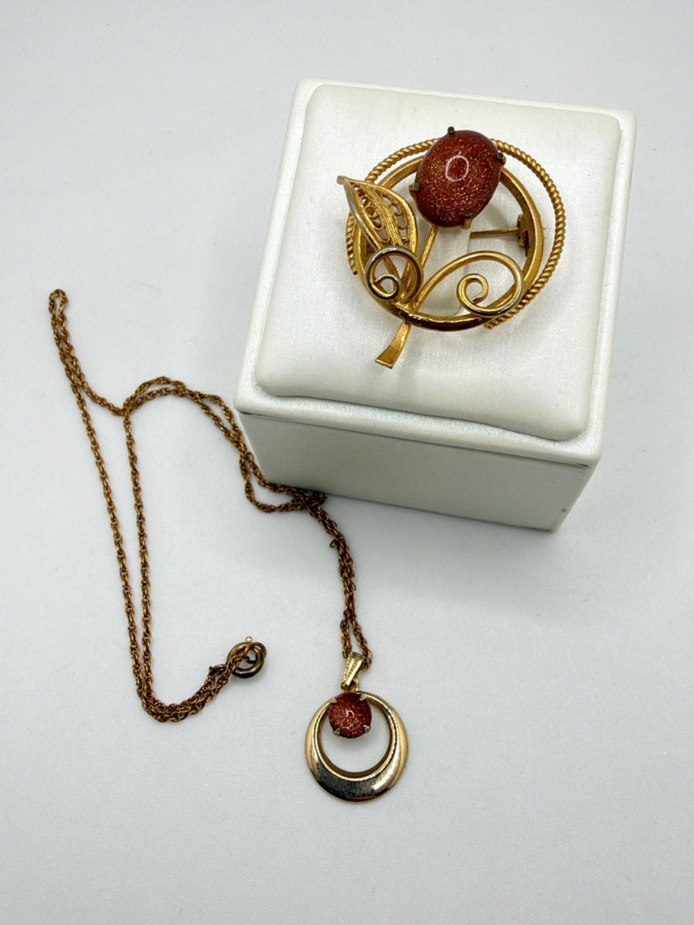 16"‎ Vintage Gold Filled, Goldstone necklace and matching brooch/pin set!
